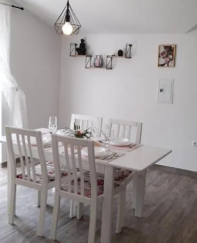 Mili Apartman Póla